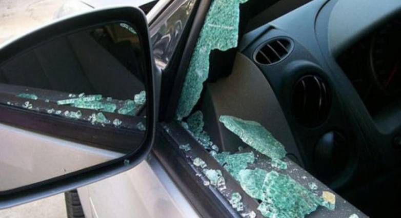 Πύργος: Άρπαξε κοσμήματα και χρήματα από ΙΧ μαζί με τον 12χρονο συνεργό του