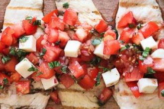 Μπρουσκέτα πάνω σε ψητό κοτόπουλο