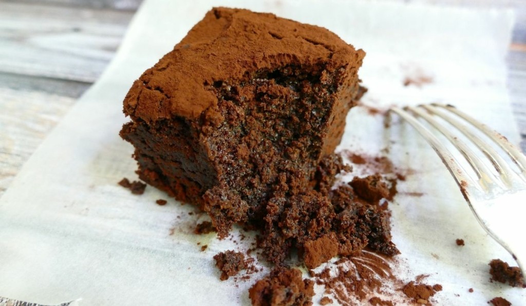Σπιτικά brownies με τρία μόνο υλικά