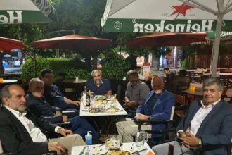 Ο Γ. Παπανδρέου με την παράταξη Κατσιφάρα