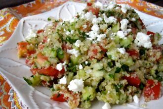 Σαλάτα με πλιγούρι, κολοκυθάκια και φέτα