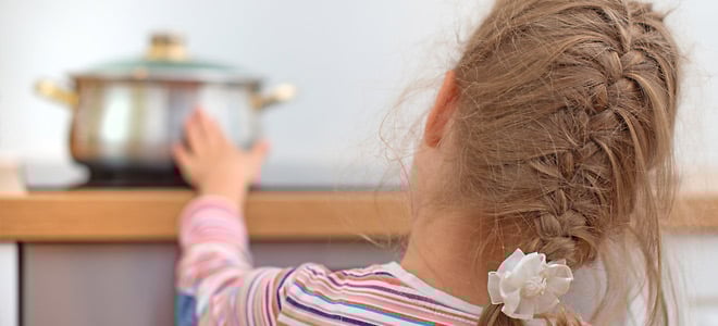 Παιδικό έγκαυμα: Μάθετε τι πρέπει και τι δεν πρέπει να κάνετε