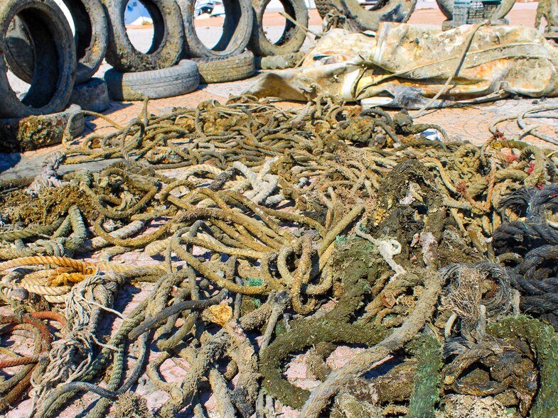 Αχαΐα: Δράση καθαρισμού του βυθού - "Ψάρεψαν" δύο τόνους σκουπίδια! ΦΩΤΟ