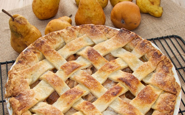 Πεντανόστιμη αχλαδόπιτα