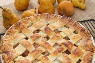 Αχλαδόπιτα αφράτη και ευωδιαστή πίτα