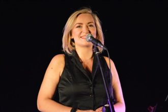 Αίγιο: Μάγεψε η Ρίτα Αντωνοπούλου στην παραλία Νικολαιΐκων!