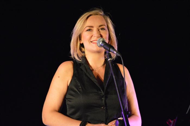 Αίγιο: Μάγεψε η Ρίτα Αντωνοπούλου στην παραλία Νικολαιΐκων!