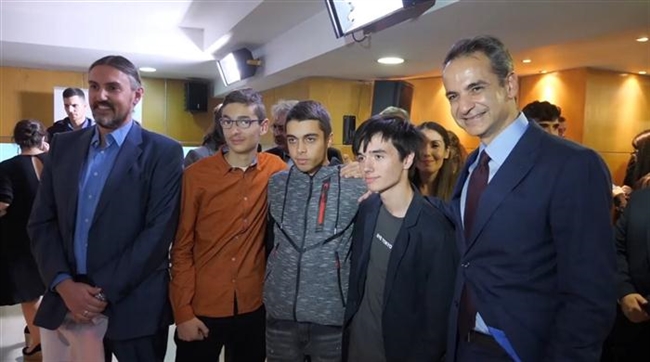 Συνάντηση Μητσοτάκη με τους άριστους Πατρινούς μαθητές της Ρομποτικής