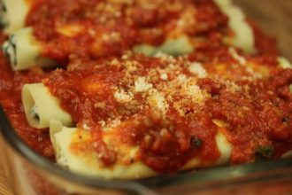 Κανελόνια με μανιτάρια και μπέικον