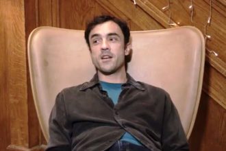 Δημήτρης Κουρούμπαλης: «Ο έρωτας είναι φάρμακο, ταυτόχρονα όμως σκοτώνει»