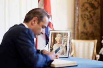 Τι έγραψε ο Κυριακός Μητσοτάκης στο βιβλίο συλλυπητηρίων για την βασίλισσα Ελισάβετ