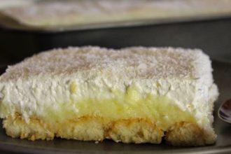 Πανεύκολο γλυκό ψυγείου με ινδοκάρυδο