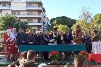 Κοπή πίτας στο Πάρκο των Χριστουγέννων στο Αίγιο - ΦΩΤΟ - ΒΙΝΤΕΟ