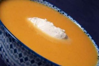 Βελουτέ καρότου με γιαούρτι