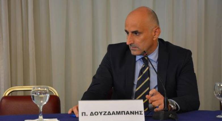 Το "ευχαριστώ" του Περικλή Δουζδαμπάνη στον Κώστα Μάρκου ΦΩΤΟ