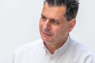 Ο κύριος Αγγελής και οι υποβολείς