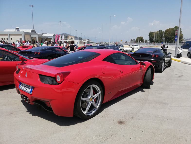 Πάτρα: 40 Φεράρι ...φιγουράρουν από σήμερα στον Μόλο!