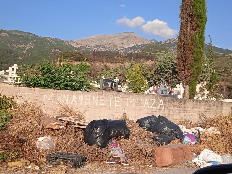 Πάτρα: "Χωματερή" ο χώρος έξω από το κοιμητήριο στο Νέο Σούλι!