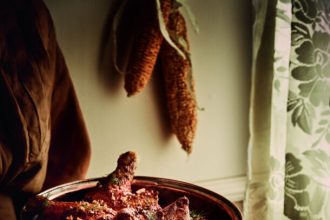 Κοτόπουλο στην κατσαρόλα με σάλτσα καρυδιού (Χαρτσό)