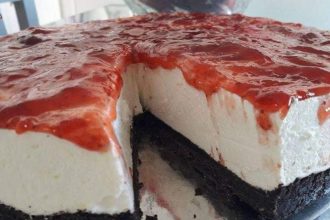 Cheesecake φράουλα με μπισκότο OREO