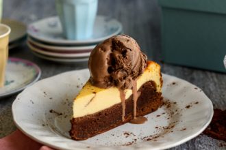 Cheesecake φούρνου με παγωτό