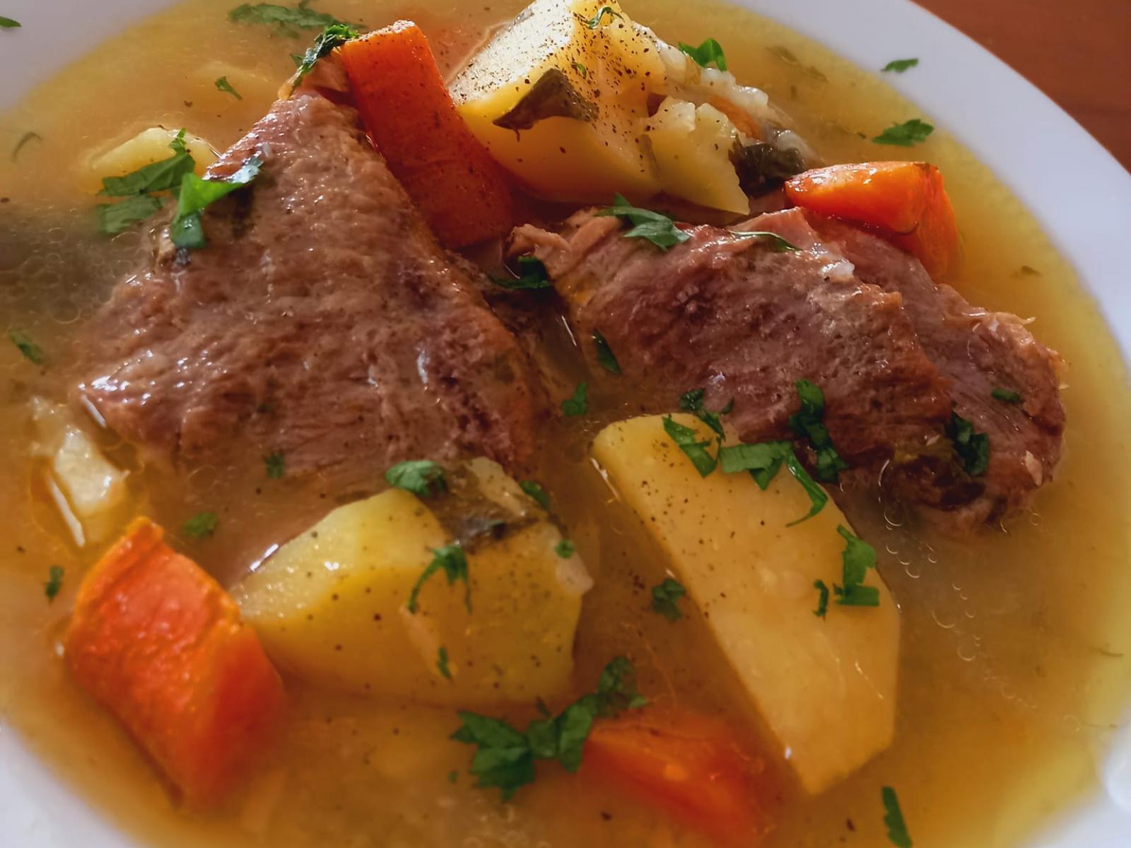 Χειμωνιάτικη σούπα με μοσχάρι και λαχανικά