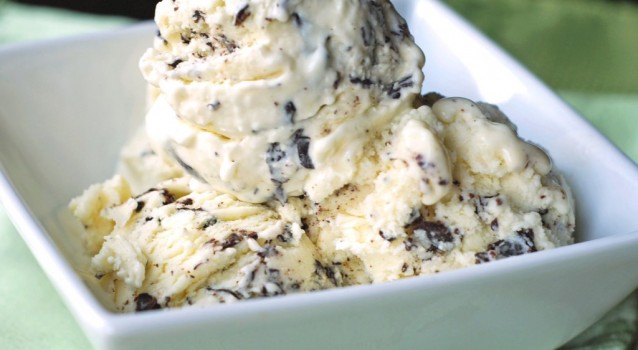 Εύκολο σπιτικό παγωτό με τραγανή γκοφρέτα σοκολάτας