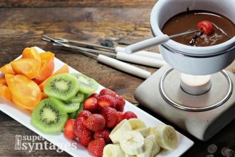 Φοντύ σοκολάτας με φρούτα