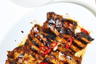 Χοιρινές πανσέτες σε μεσογειακή μαρινάδα