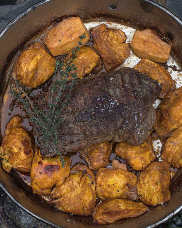 Χοιρινό με κυδώνια, κρασί και θυμάρι