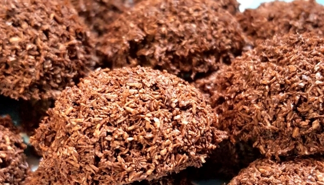 Οικονομικά σοκολατάκια με δύο υλικά