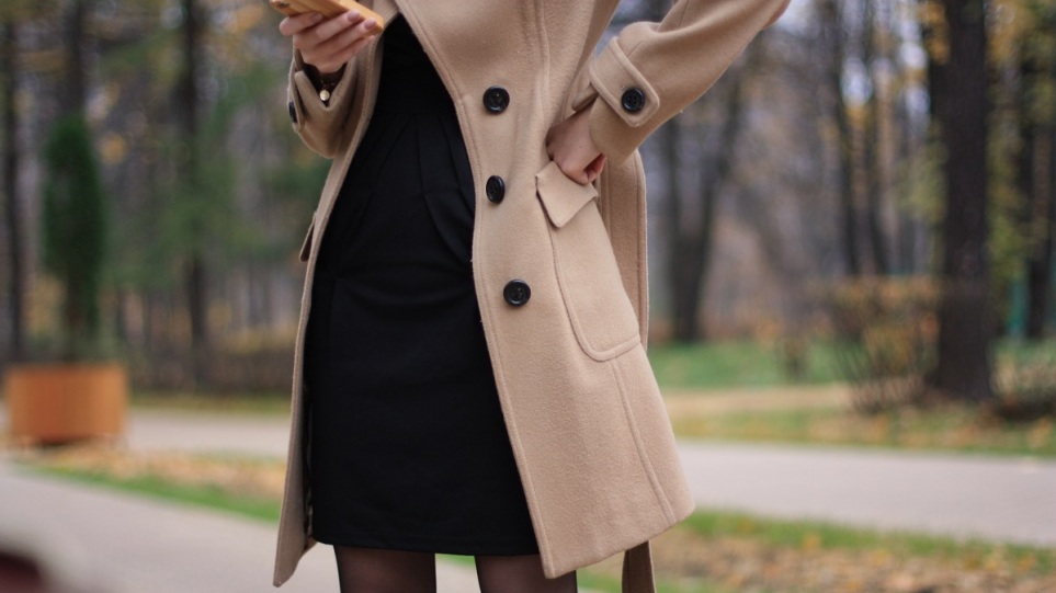 Ο πιο κομψός τρόπος να δέσετε τη ζώνη στο παλτό – Δείτε το βίντεο