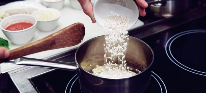 Το απλό κόλπο για να μειώσετε έως και 60% τις θερμίδες του ρυζιού