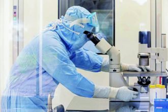 Κορονοϊός: 833 εισαγωγές στα νοσοκομεία, 40 θάνατοι, 25 διασωληνωμένοι