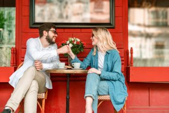 Πότε θα φύγετε… τρέχοντας από μία σχέση – Τα σημάδια στο πρώτο ραντεβού που πρέπει να προσέξετε