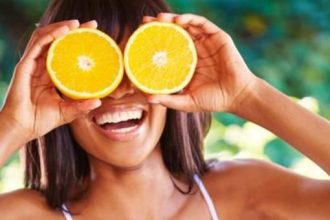 Τα πλούσια σε βιταμίνη C τρόφιμα προστατεύουν από τον καταρράκτη στα μάτια