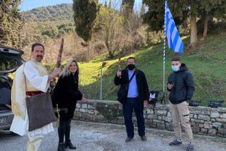 Οι δημοσιογράφοι ...πήραν τα κουμπούρια!