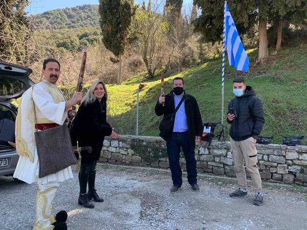 Οι δημοσιογράφοι ...πήραν τα κουμπούρια!