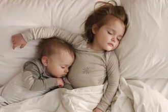 Γιατί τα παιδιά βρέχουν το κρεβάτι τους και πότε σταματάει