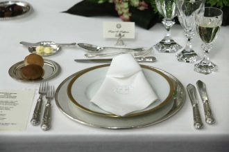 Δείπνο για Βασιλείς στο Προεδρικό στις 24 Μαρτίου δια χειρός Λευτέρη Λαζάρου