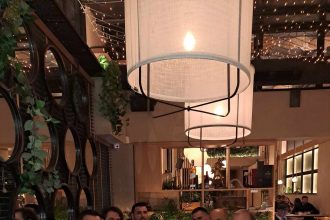 Συζήτηση μεταξύ τυρού και αχλαδίου...