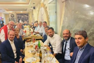 Σε δείπνο με "γαλάζιους" βουλευτές ο Ιάσονας Φωτήλας