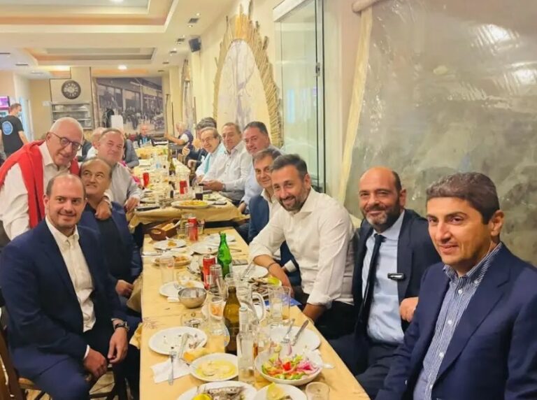 Σε δείπνο με "γαλάζιους" βουλευτές ο Ιάσονας Φωτήλας