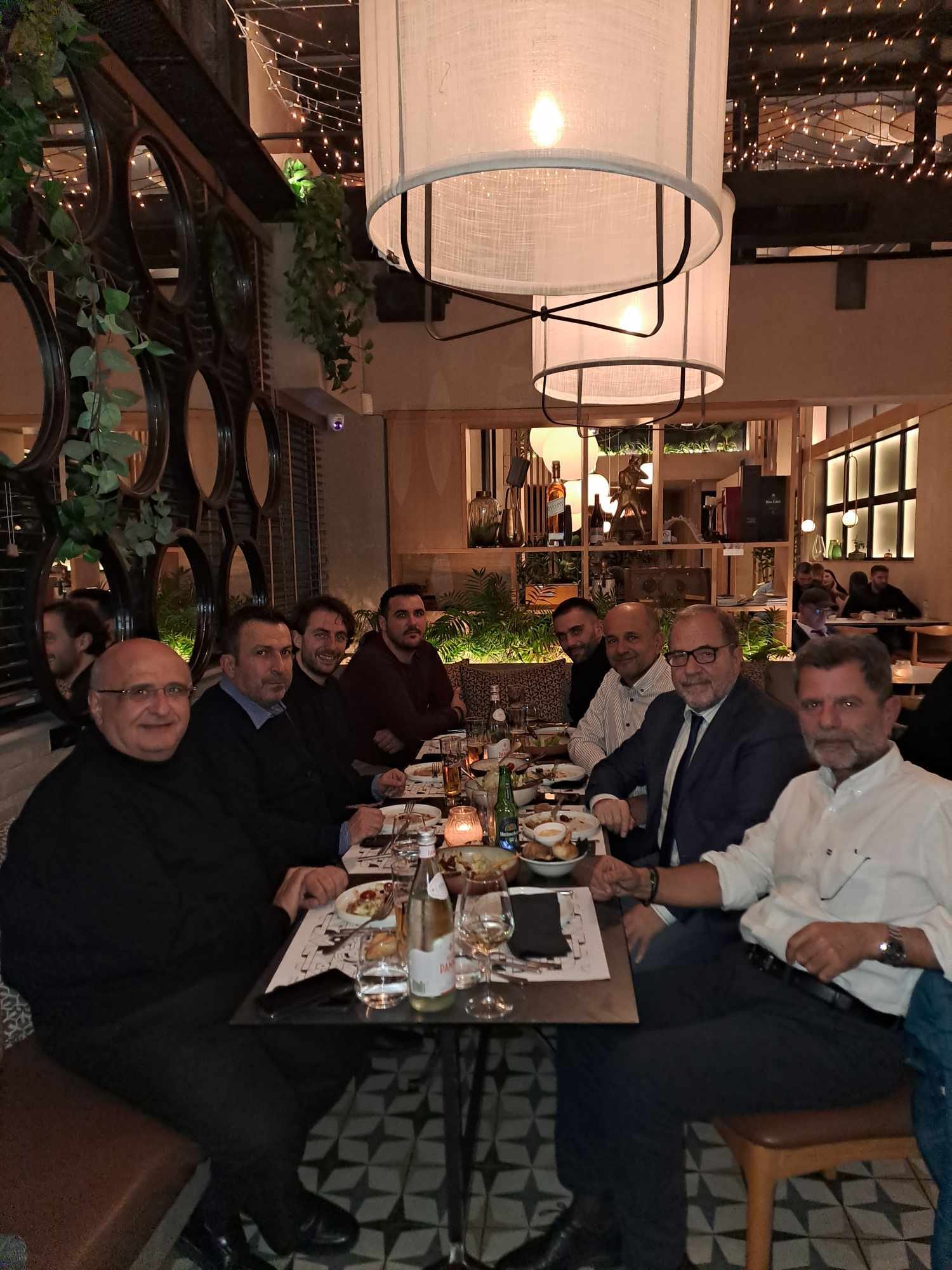 Συζήτηση μεταξύ τυρού και αχλαδίου...