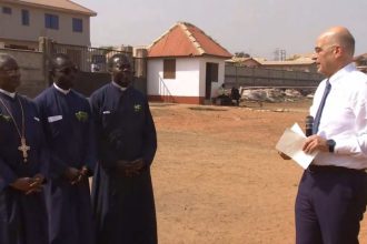 Νίκος Δένδιας: Δωρεά γηπέδου μπάσκετ σε ελληνικό σχολείο στη Γκάνα