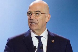 Με κορονοϊό ο Νίκος Δένδιας