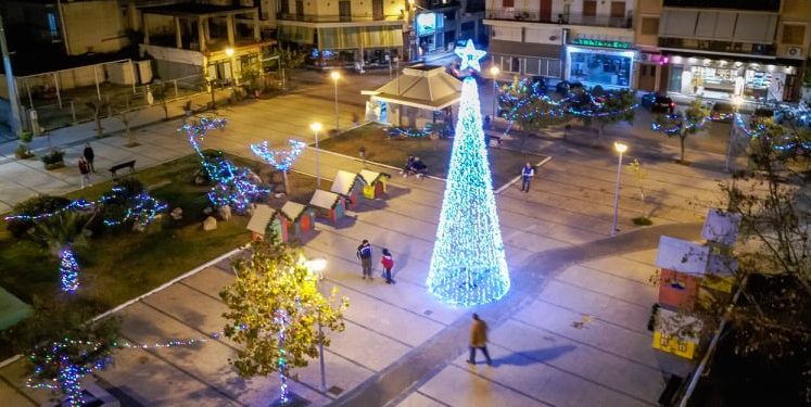 To Σάββατο θα φωταγωγηθεί το χριστουγεννιάτικο δέντρο στην Κάτω Αχαΐα