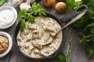 Μοσχάρι με λευκή σάλτσα