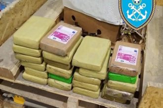 Κατασχέθηκε κοκαΐνη αξίας 1 εκατ. ευρώ κρυμμένη σε μπανάνες στον Πειραιά – Συνελήφθησαν δύο υπάλληλοι του λιμανιού