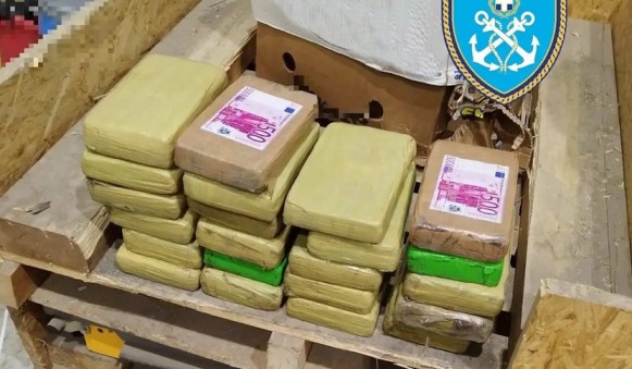Κατασχέθηκε κοκαΐνη αξίας 1 εκατ. ευρώ κρυμμένη σε μπανάνες στον Πειραιά – Συνελήφθησαν δύο υπάλληλοι του λιμανιού